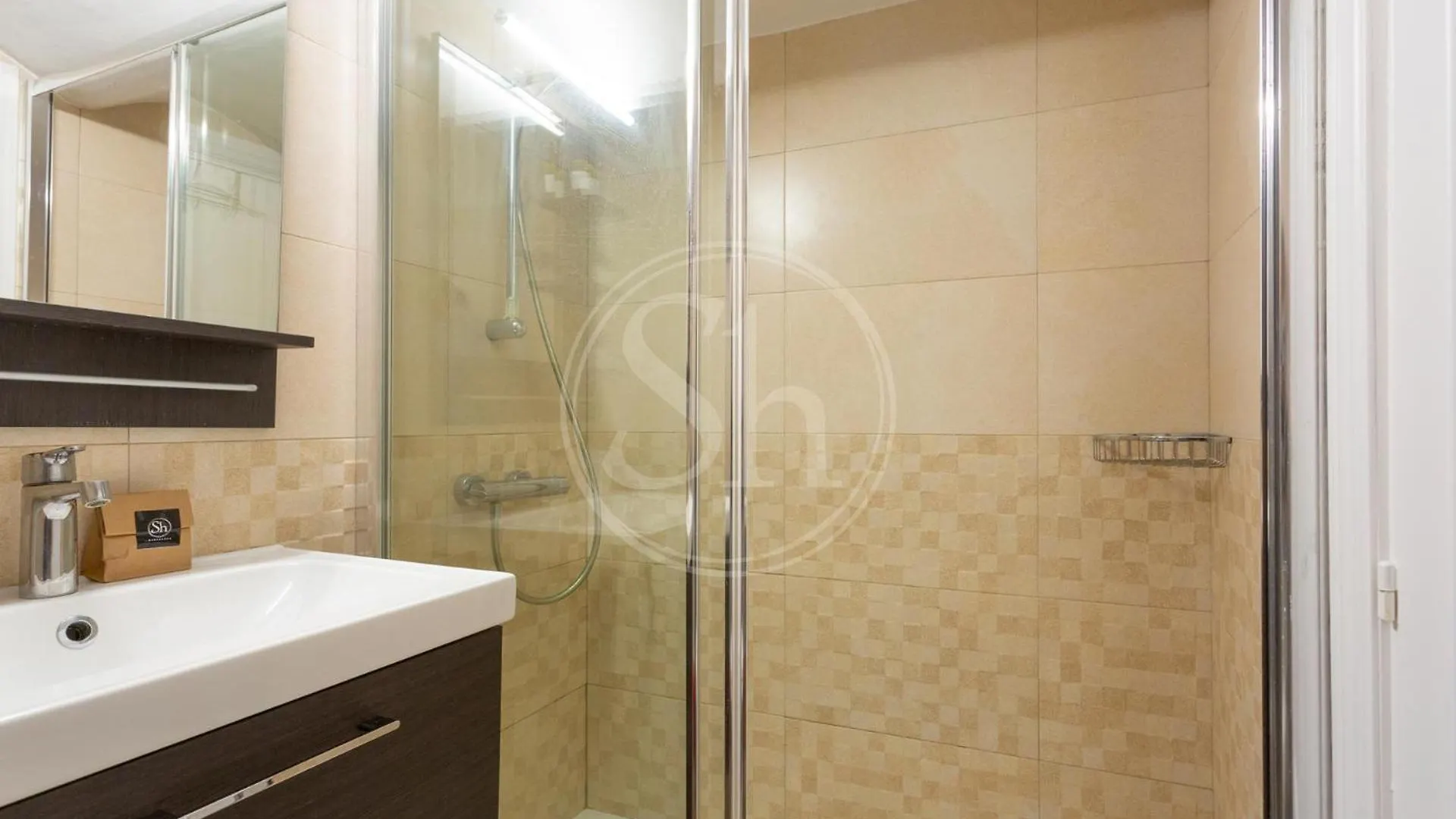 アパート Practico Apartamento Cerca De Estacion De Sants バルセロナ