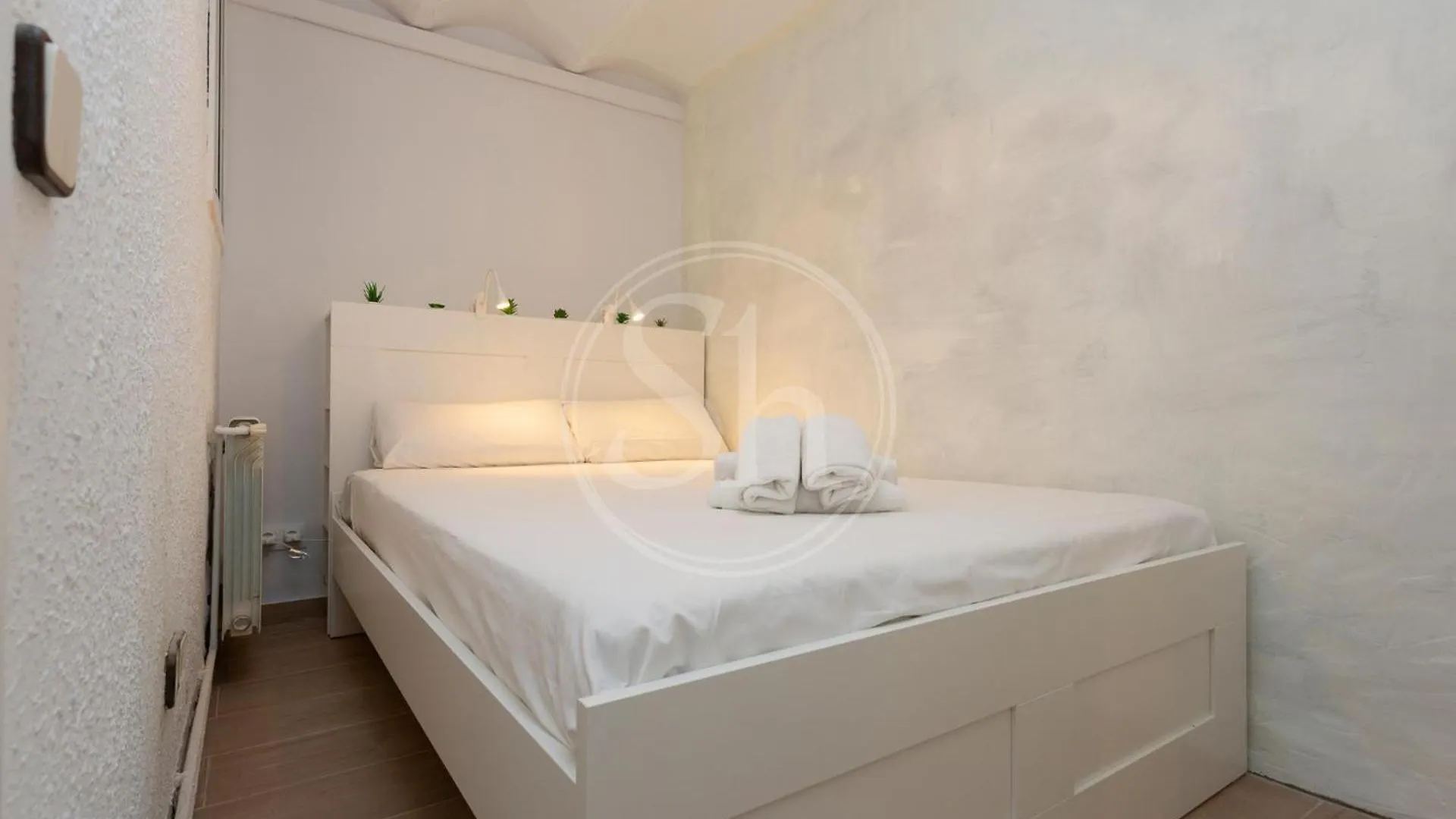 Practico Apartamento Cerca De Estacion De Sants バルセロナ アパート